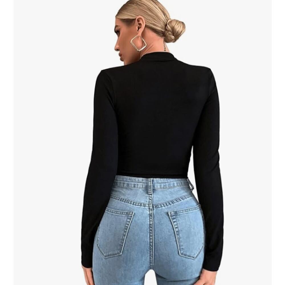 Women's Black Long Sleeve Mock Neck Hook and Eye Closure Crop Top NWOT Size M - Picture 2 of 10